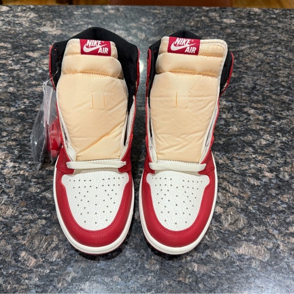 Jordan 1 Retro High Og Chicago Lost and Found - Picture 4 of 5